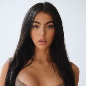 Meet your Posher, Lia